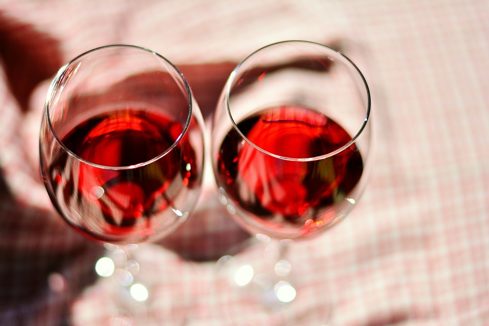 Los polifenoles del vino podrían defenderse de las bacterias que causan caries y enfermedades de las encías