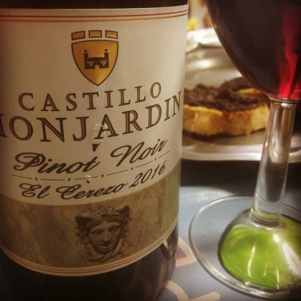 Castillo Monjardín Pinot Noir El Cerezo 2016