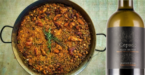 Maridamos paella tradicional valenciana con blanco crianza de Valdeorras