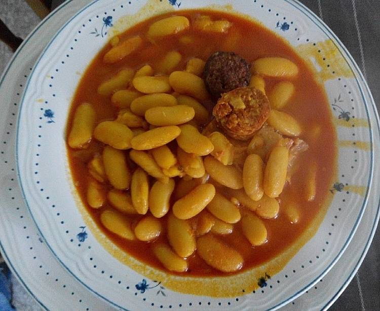 Maridaje de fabada y vino mencía roble