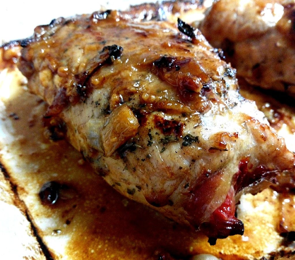Receta de pechuga de pollo rellena asada al horno en salsa de vino blanco