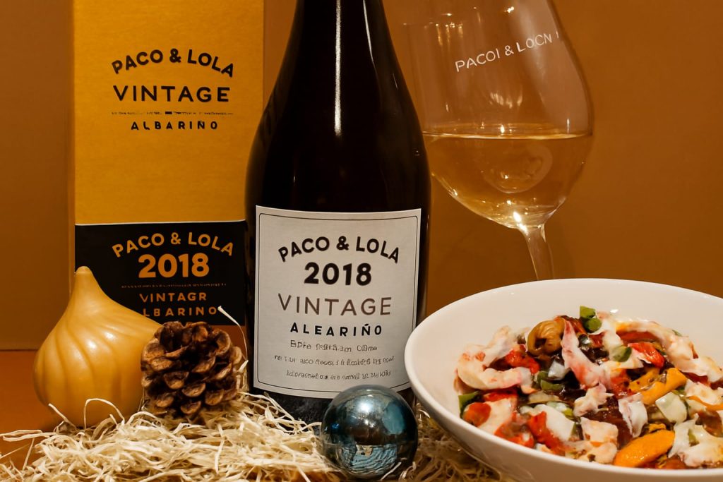 Maridaje entre el Paco & Lola Vintage 2018 y un salpicón de marisco Maridaje entre el Paco & Lola Vintage 2018 y un salpicón de marisco
