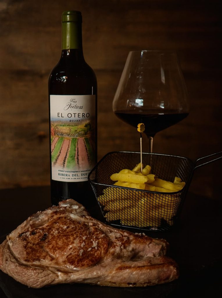 Maridaje para los amantes de la carne: El Otero 2023 de Viña Pedrosa con chuleta de Ternera Gallega Maridaje para los amantes de la carne: El Otero 2023 de Viña Pedrosa con chuleta de Ternera Gallega