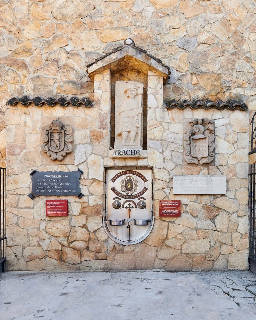 fuente que mana vino en Navarra