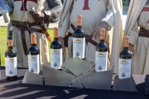Bodega Sommos presenta su reserva de edición limitada como vino oficial de Monzón Templario
