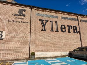 Siguiendo el Hilo de Ariadna: una inmersión en las entrañas de Bodegas Yllera