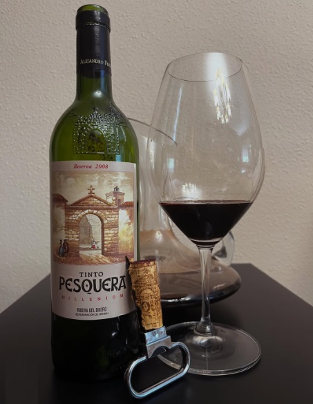 Botella y copa de Millenium 2008 (Tinto Pesquera)
