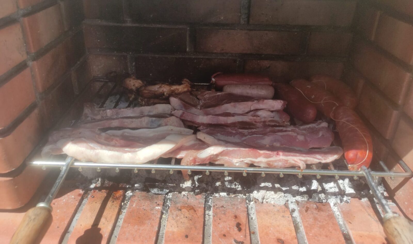 carnes en una barbacoa