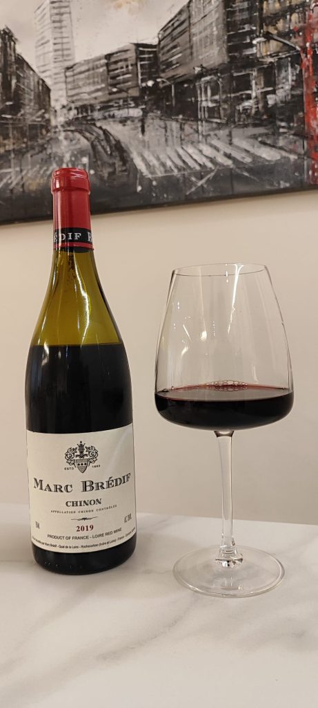 Botella y copa del vino Marc Brédif Chinon 2019